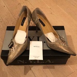 Gold heels N.Y.L.A. Size 6B women’s buckle